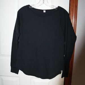 Under Armour Loose Black Long Sleeve
